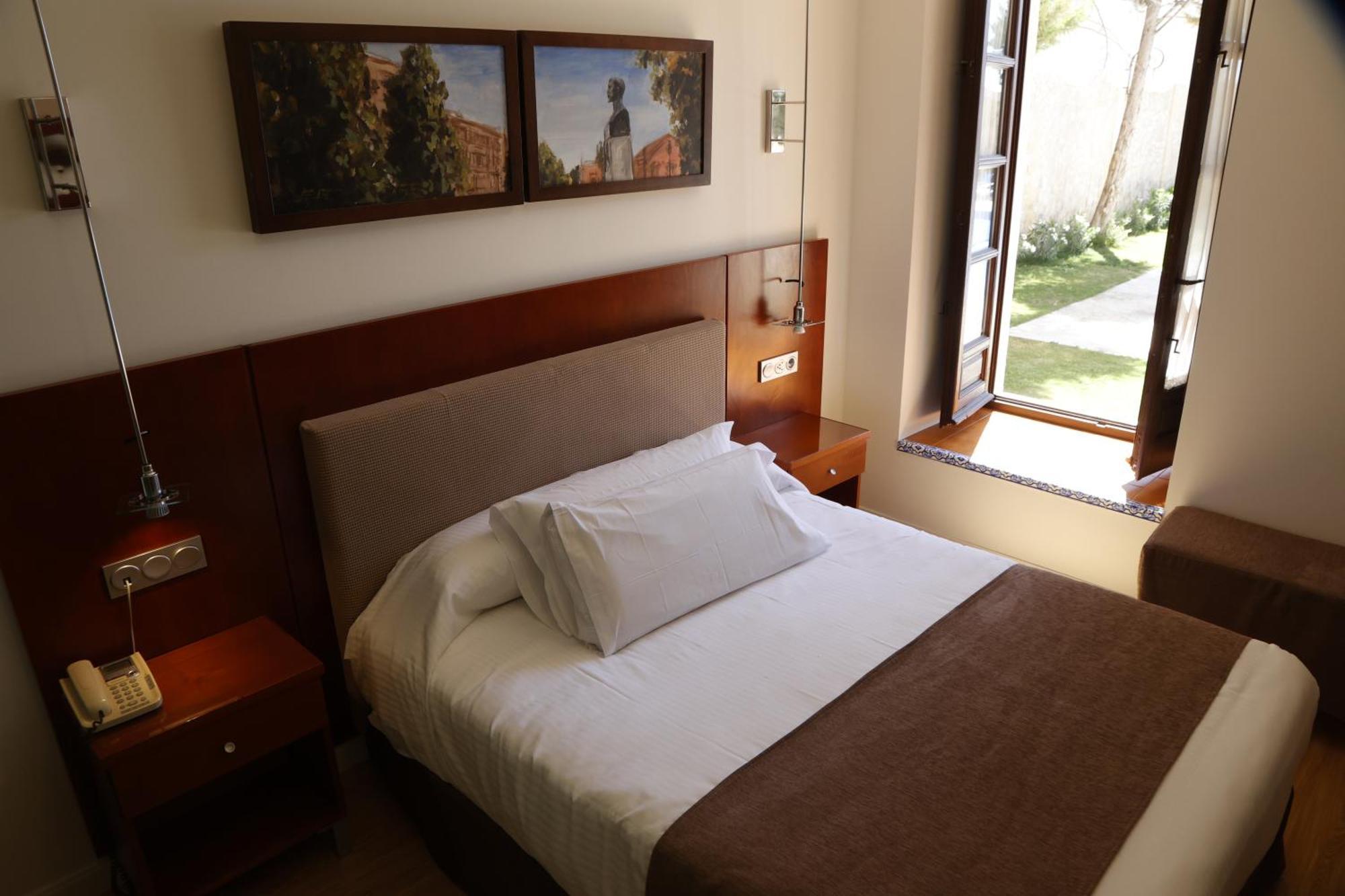 Hotel El Carmen Пуэнте-Хениль Экстерьер фото