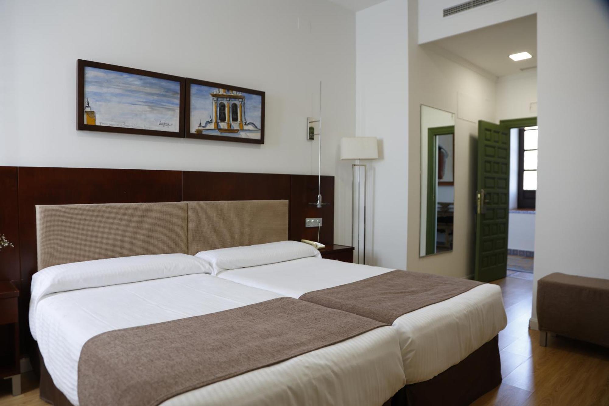 Hotel El Carmen Пуэнте-Хениль Экстерьер фото