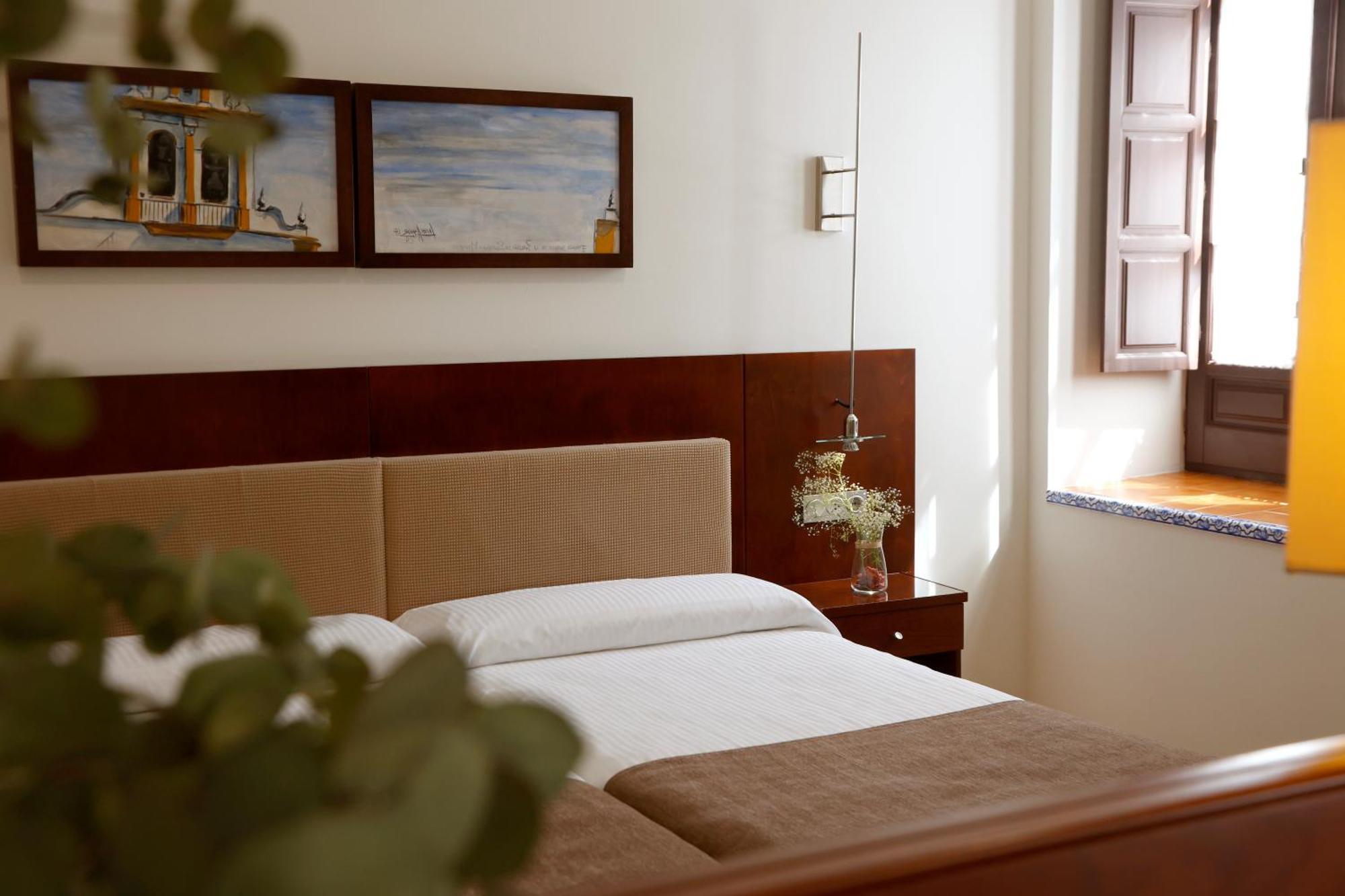 Hotel El Carmen Пуэнте-Хениль Экстерьер фото
