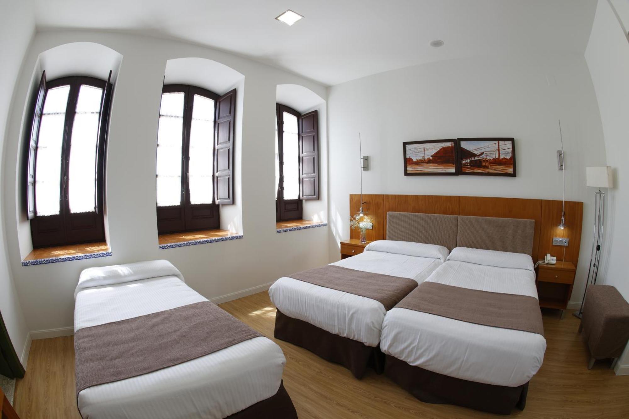 Hotel El Carmen Пуэнте-Хениль Экстерьер фото