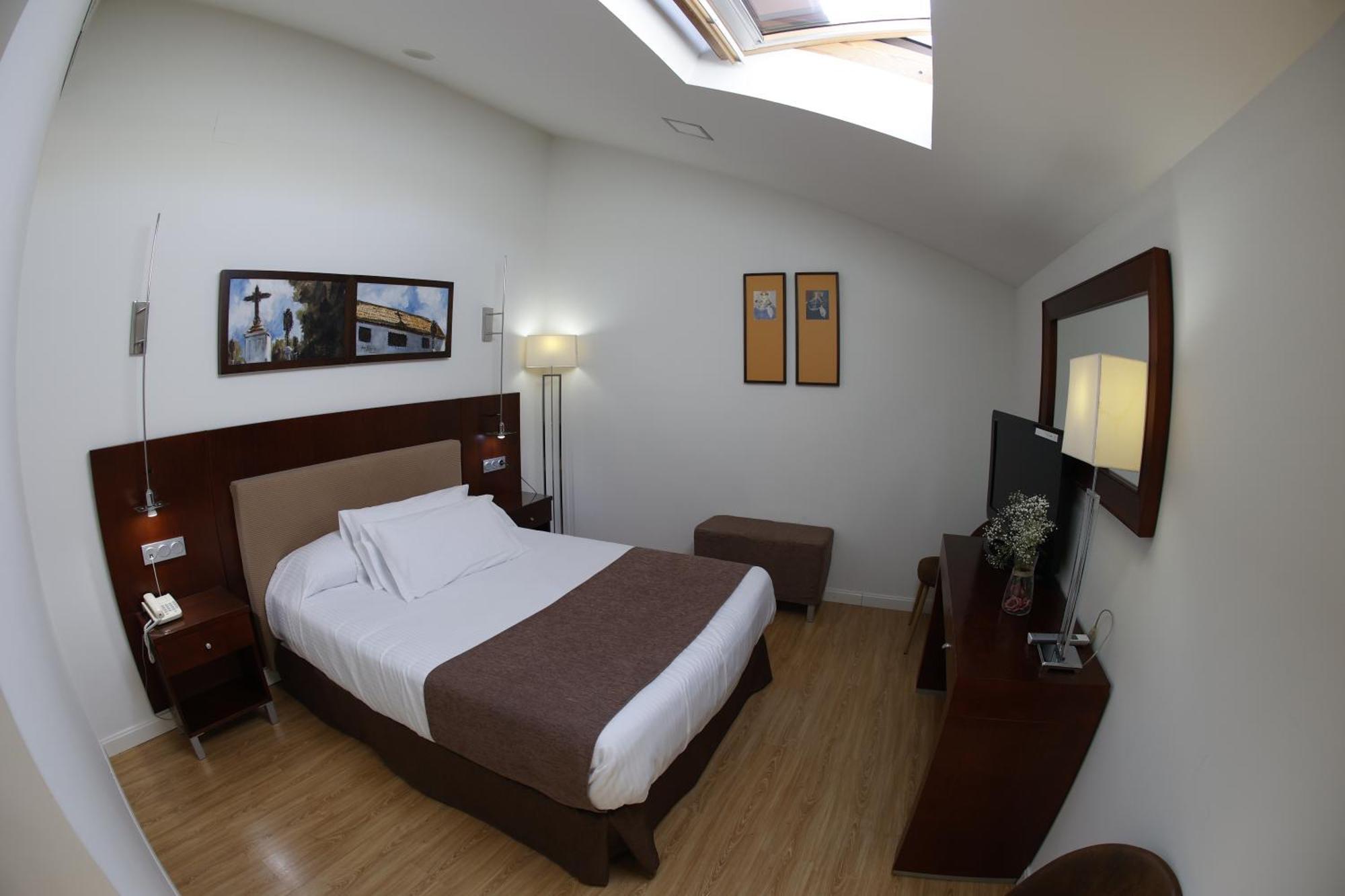 Hotel El Carmen Пуэнте-Хениль Экстерьер фото