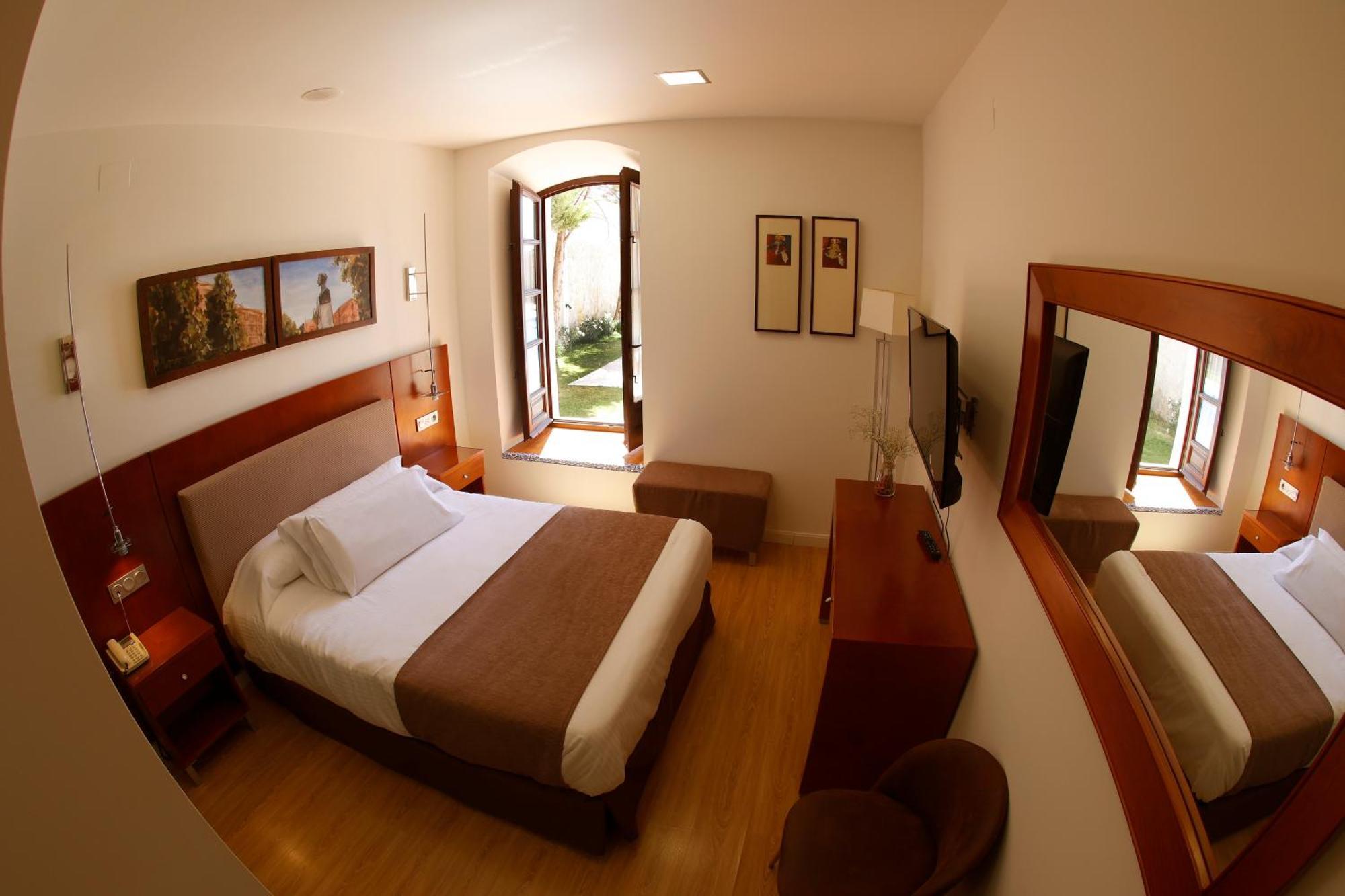 Hotel El Carmen Пуэнте-Хениль Экстерьер фото